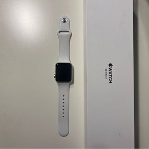 Apple Watch Series 3 (38mm) Silver Aluminum case GPS + Cellular